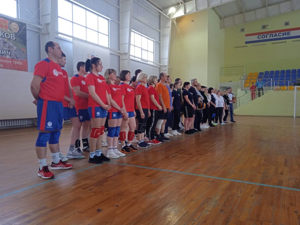 Соревнования по смешанному волейболу в рамках 3 этапа V Спартакиады трудовых коллективов.