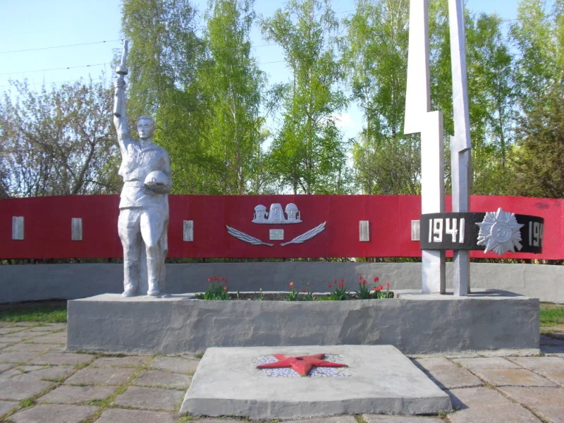 Памятник с. Новая Карьга.