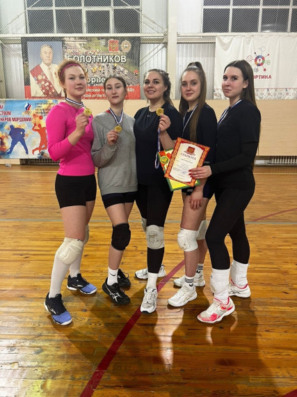 Новогодний турнир Краснослободского муниципального района по волейболу среди мужских и женских команд.