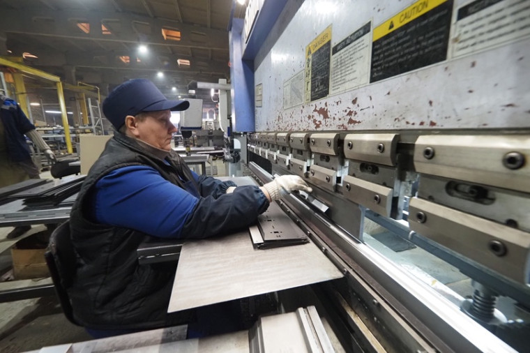Глава Мордовии осмотрел в Краснослободске новое производство компании «Верстакофф».