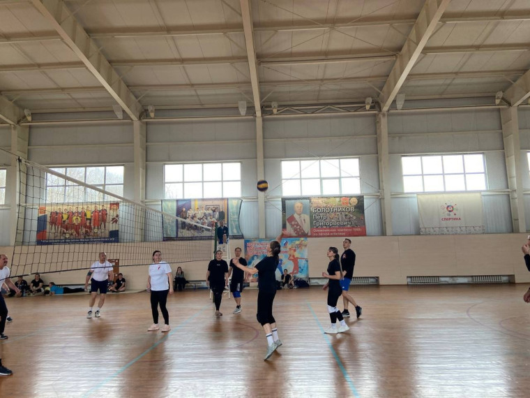 Соревнования по смешанному волейболу в рамках 3 этапа VI Спартакиады трудовых коллективов.