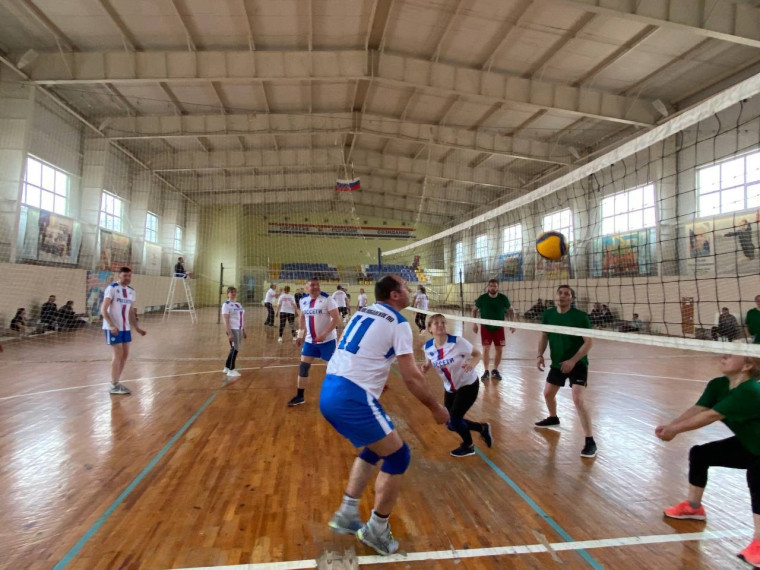 Соревнования по смешанному волейболу в рамках 3 этапа VI Спартакиады трудовых коллективов.
