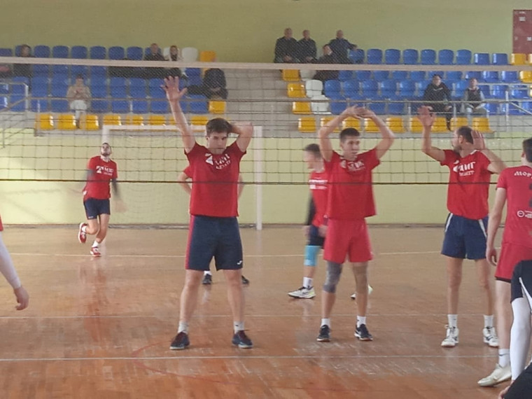 Старт турнира Мордовской любительской волейбольной лиги среди мужских команд.